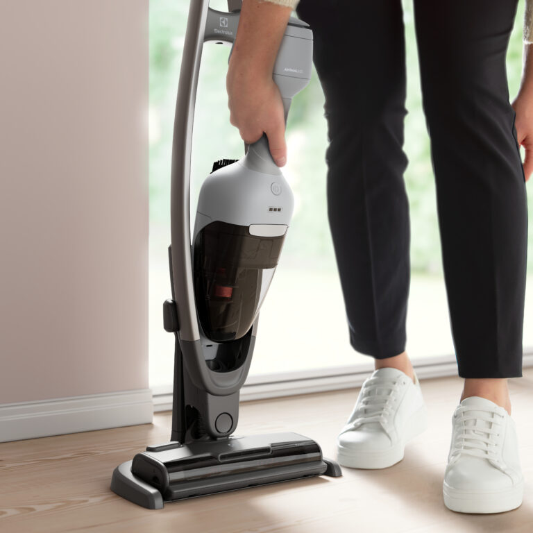 Electrolux Animal 600, stofzuiger zonder zak, accessoires voor dierenharen, 6 filterstappen, ruimtebesparend, cycloontechnologie, 55% gerecyclede materialen, EL61A4UG, grijs